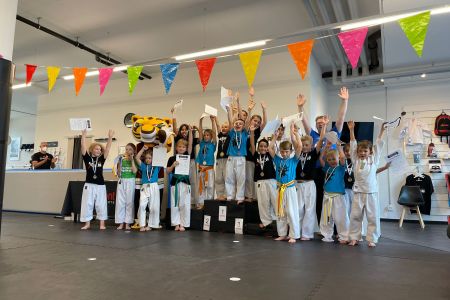 Dübendorf News, Karate, Krav Maga, Selbstverteidigung, Aroha, Fitness, Disziplin, Respekt, Lebensschule, Verteidigung, Kämpfen, Dübendorf Karate, Kinder Karate, Kindergarten Kinder, Jugendliche, Erwachsenen Karate, Lebensschule, Lifeskills, Kampfsport, Karate Training, Selbstverteidigung, Krav Maga, Zürich, Dübendorf, Fällanden, Uster, Wallisellen, Dietlikon, Selbstschutz, Karate, Kung Fu, Judo, Erwachsenen Selbstverteidigung, 8600, 8001, 8117, 8606, Volketswil, Kampfkunst, Kampfsport, 8304, 8605, Krav Maga 360, Bruce Lee, Chuck Norris, Mobbing, Stop Mobbing, Kindergeburtstag, Kampfkunst Party, Aroha, Fitness, QiGong, Qi-Gong, Taichi, Arnis, MMA, JuJitsu, Brasilien JuJitsu, Ferien Camps, Shitoryu, Shukokai, Shitokai, Gojuryu, Shotokan, Wadoryu, Kyusho, Kyusho Jitsu, Dillman, Paul Bowman, Pressure Points, Basel, Solothurn, Bern, Schweiz, Switzerland, Wild Goose Qigong, Dayan, Mixed Martial Arts, Probestunde, Trial Lesson